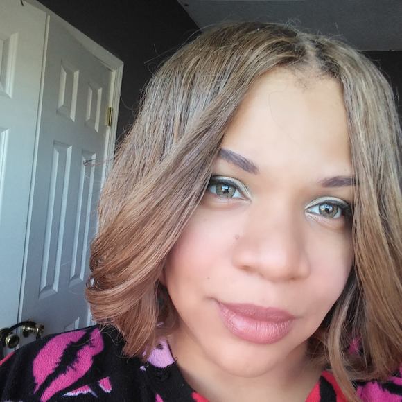 Meet your Posher, Dana