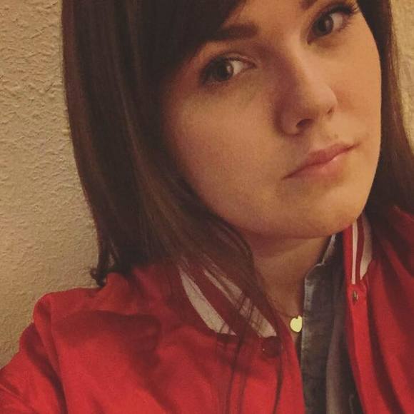 Meet your Posher, Danielle - Picture 2 of 4