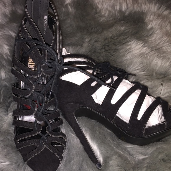 Heels - Picture 2 of 3