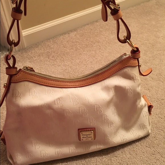 Dooney & Bourke Logo off-white/bone purse