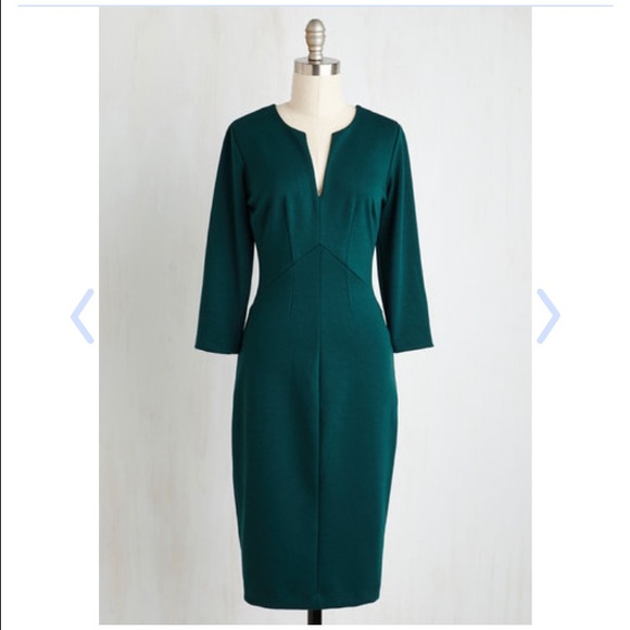 EUC Emerald seamed sheath dress