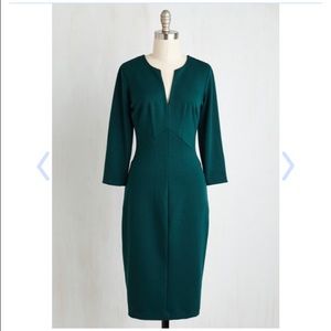 EUC Emerald seamed sheath dress