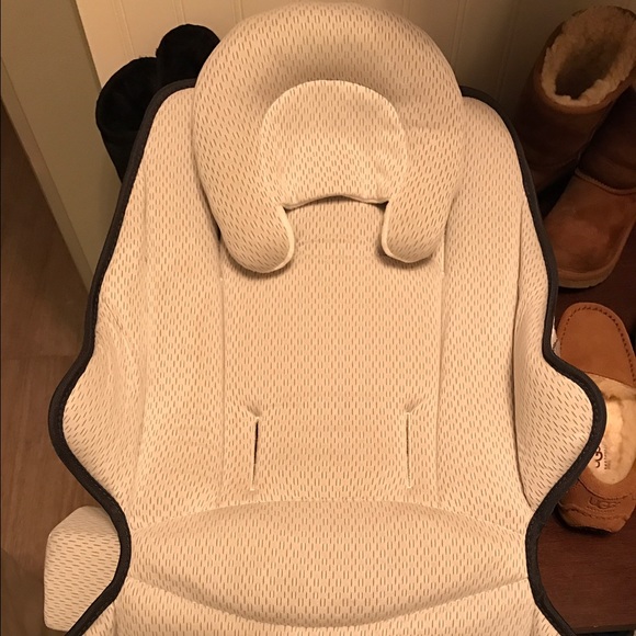 Uppababy vista infant insert - Picture 3 of 4
