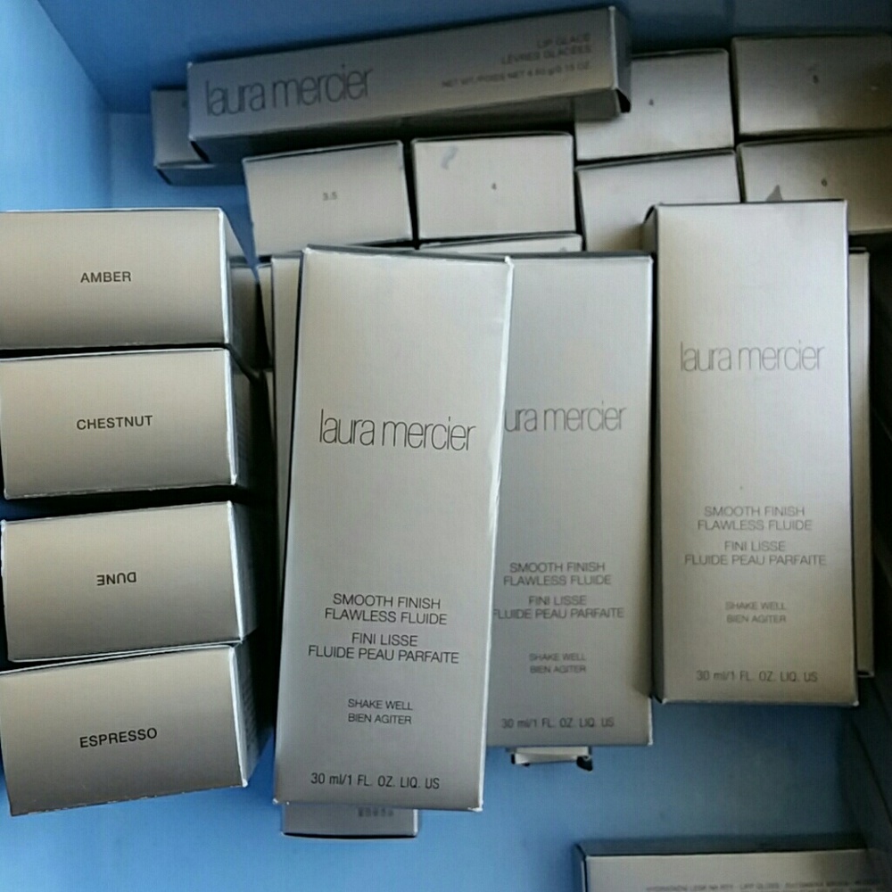 Laura Mercier flawless fluide smooth finish - Picture 2 of 3