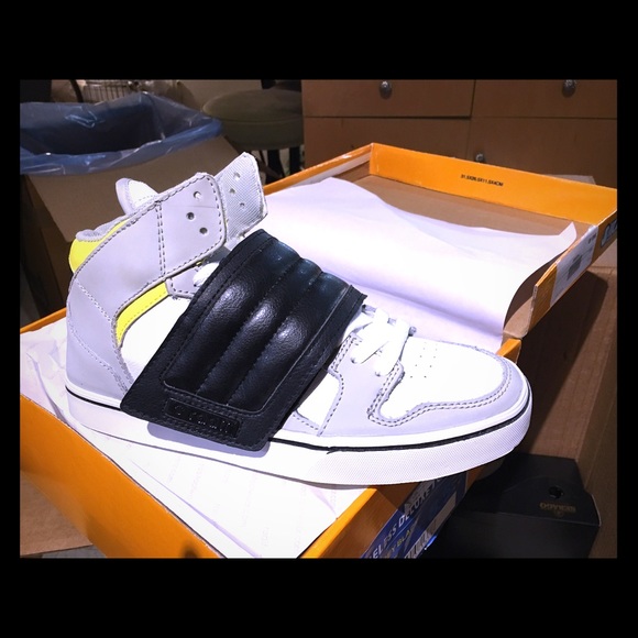 Radii sneakers over flap laces