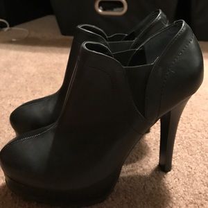 Jennifer Lopez heels. Size: 7