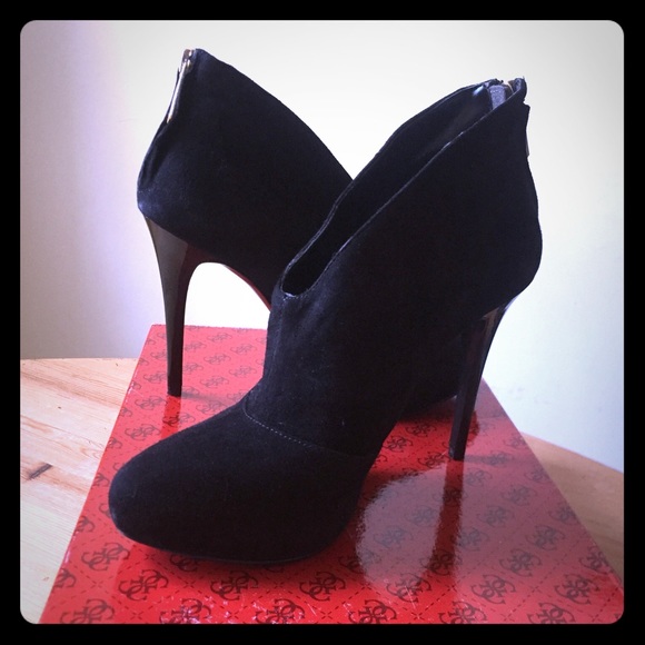 GUESS Carlice Shootie size 8