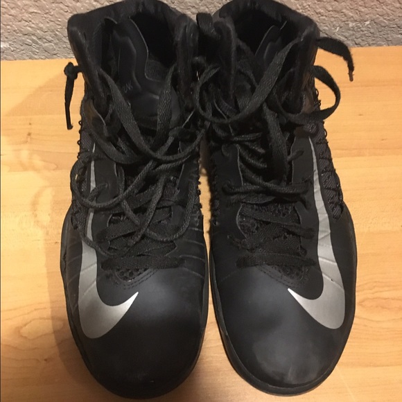 women's hyperdunk basketball shoe.