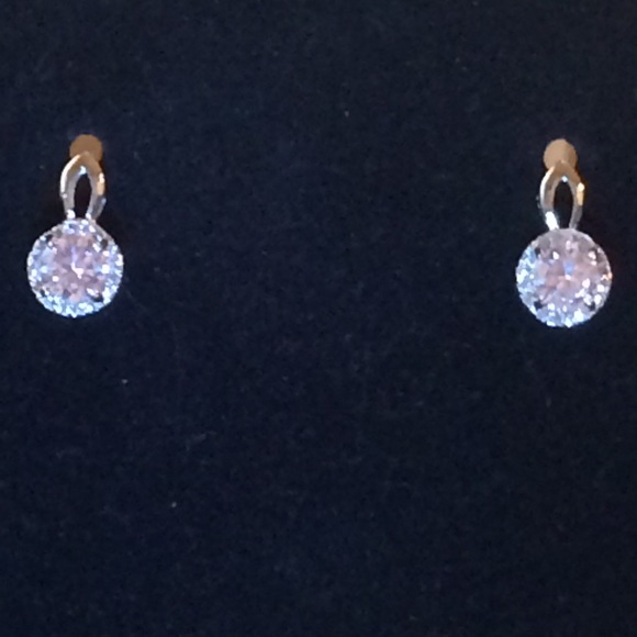 HOLIDAY SALE! White Gold Plated Stud Earrings! - Picture 1 of 2