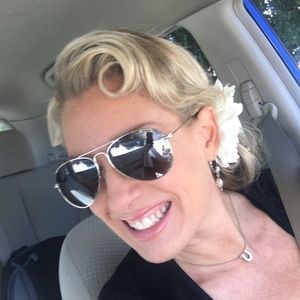 Meet your Posher, Cynthia