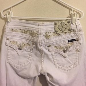 White Miss Me cuffed capris. Size 28. Lightly worn