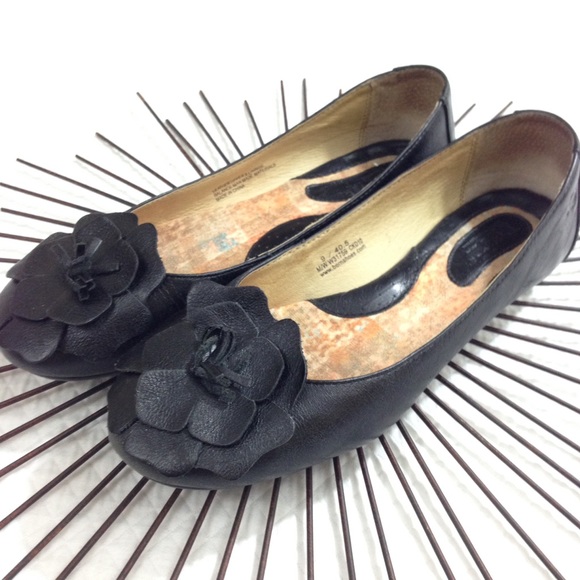 born izabella ballet flat