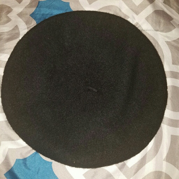 Black Beret - Picture 1 of 4