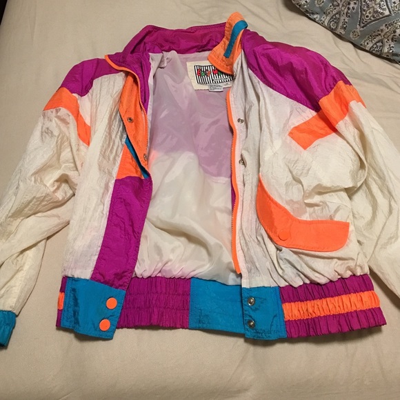 VINTAGE 90s women's windbreaker!