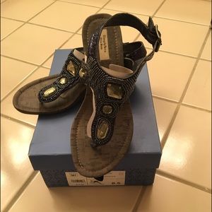 Vera Wang Sandle Diamond💎Beaded Wedges👠