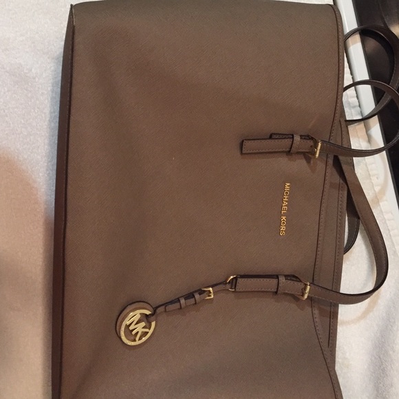 Michael Kors Handbags - Michael Kors tote