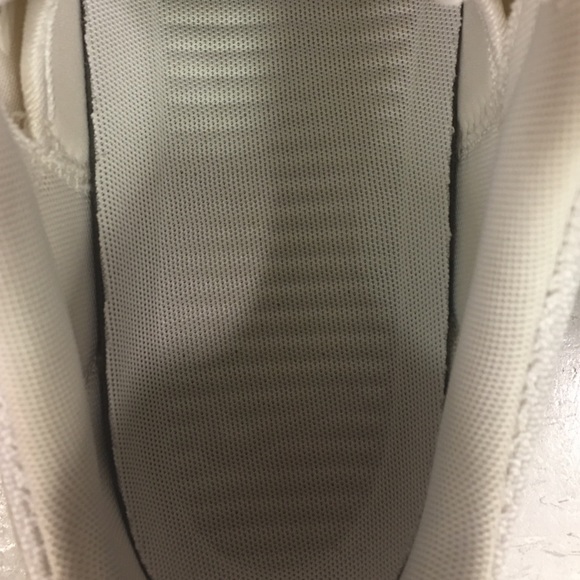Roshe all white main image 4
