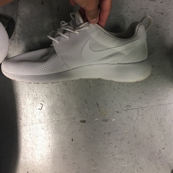 Roshe all white