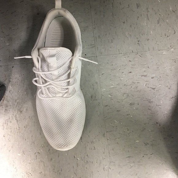 Roshe all white