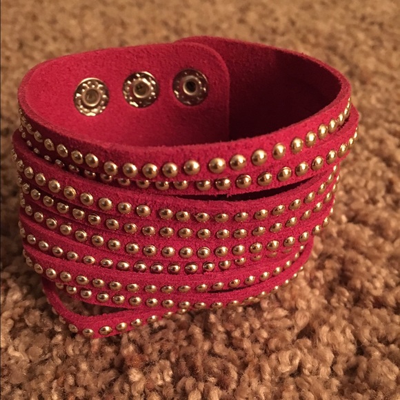 NWOT Dark pink suede studded bracelet
