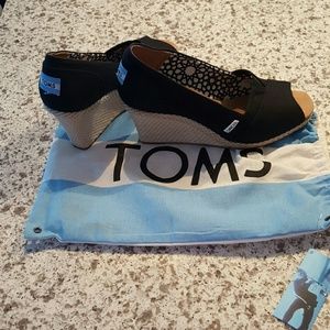 Toms