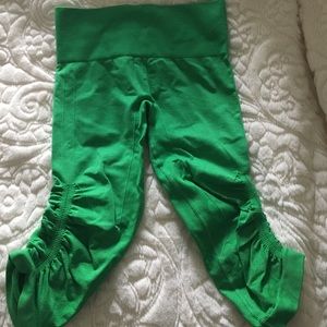 Lululemon workout crop pants