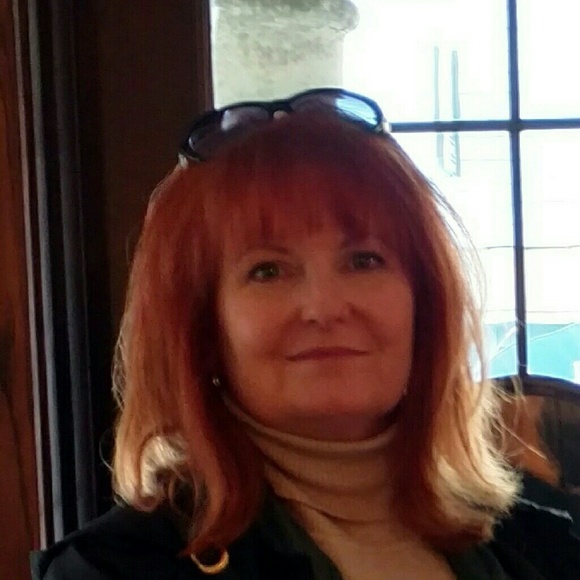 Meet your Posher, Dee