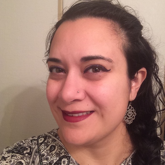 Bonjour et bienvenue! Welcome to my closet! 👋🏼 - Picture 2 of 6