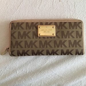 Michael kors signature wallet