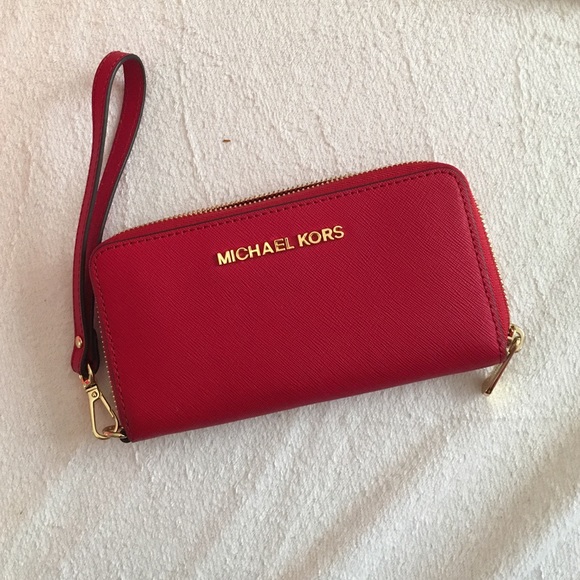 Michael kors wristlet