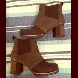 Sorel Addington Chelsea heel boot