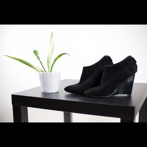⚡️FLASH SALE⚡️Elie Tahari Suede Wedge Booties
