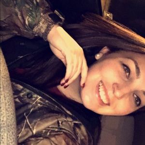 Meet your Posher, Kayla