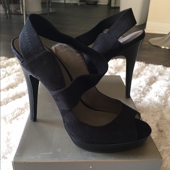 Levity Ivanna Pump