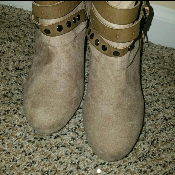 Cute Booties (Bundle to save on shipping) - Picture 4 of 4