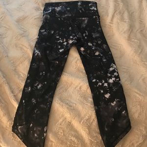 Lululemon women's size 4 Sunset salutation crop.