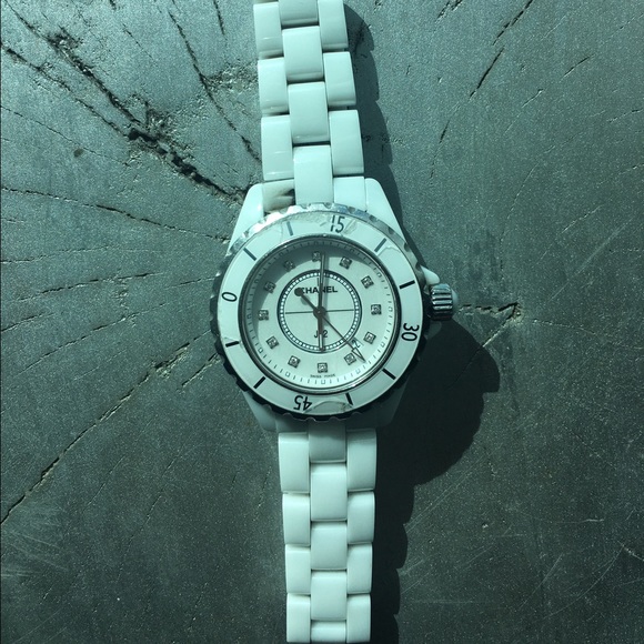 Chanel J 12 with diamonds data just - Picture 2 of 2