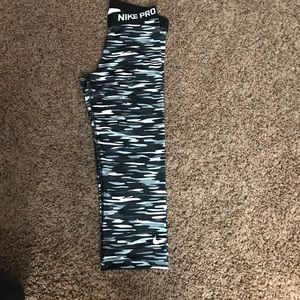 Nike pro capris