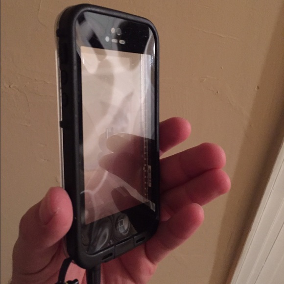 iPhone 5C/5S  life proof case - Picture 3 of 3