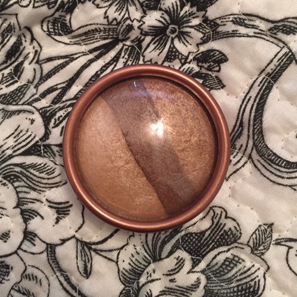 STILA x gold glow eyeshadow trio