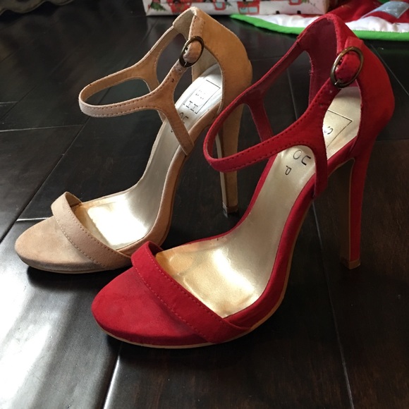 Strapping sandal sz 6 in red & cream color