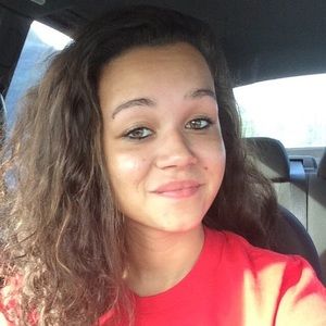 Meet your Posher, Desiree