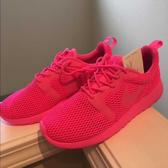 hot pink nike roshe