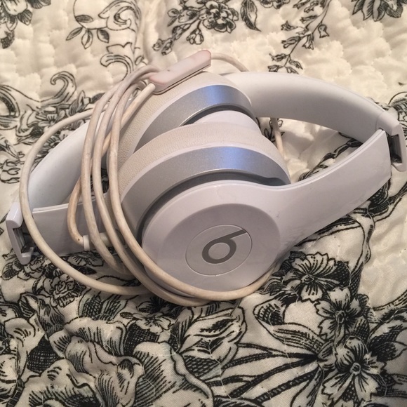 Beats by Dr Dre x White Wire