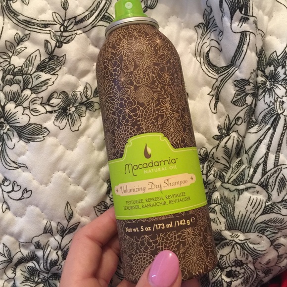 Macadamia x dry shampoo
