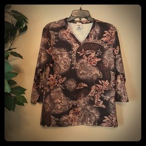 3/4" sleeve beautiful figure flattering top