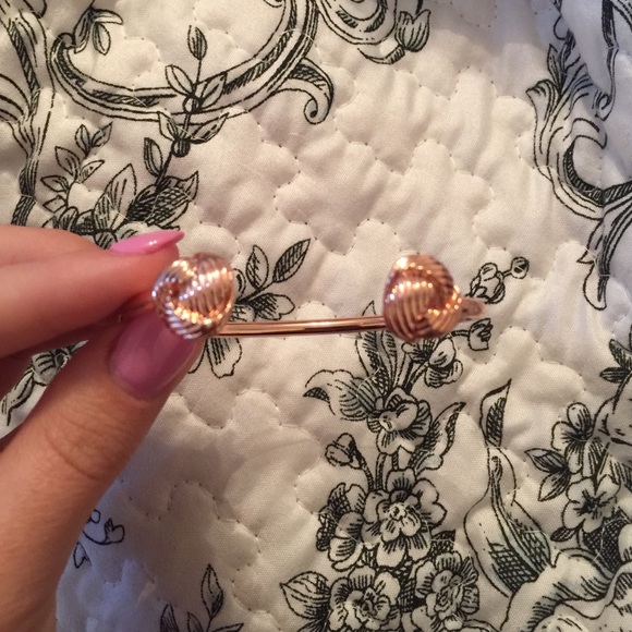 Bauble bar x Stila bangle