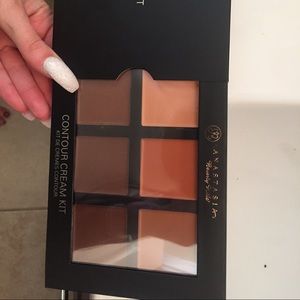 Anastasia Beverly Hills cream contour pallet