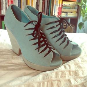 Deena & Oozzy platform suede shoes from Urban