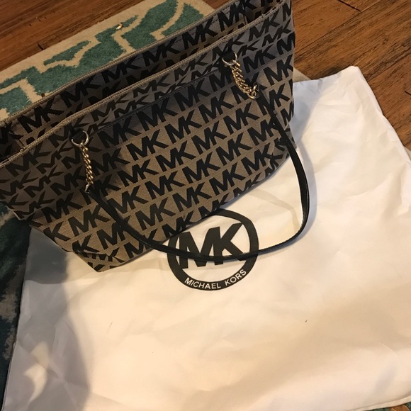 Micheal kors purse